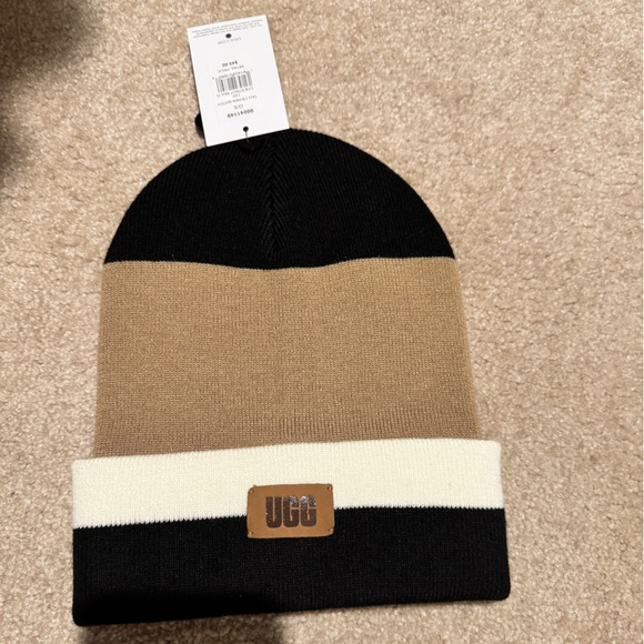 NWT UGG Beanie - Picture 3 of 4
